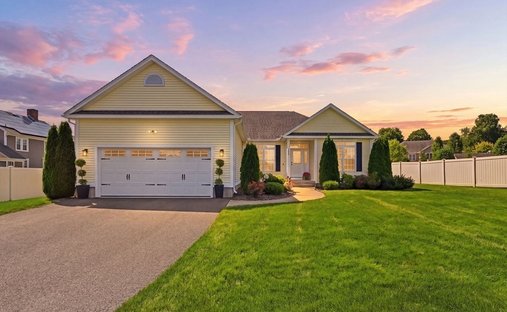 House in Agawam, Massachusetts, United States 1