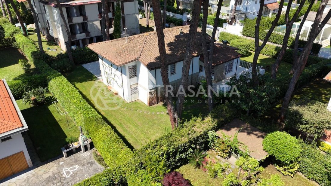 Villa in Camaiore, Tuscany, Italy 3 - 18251275