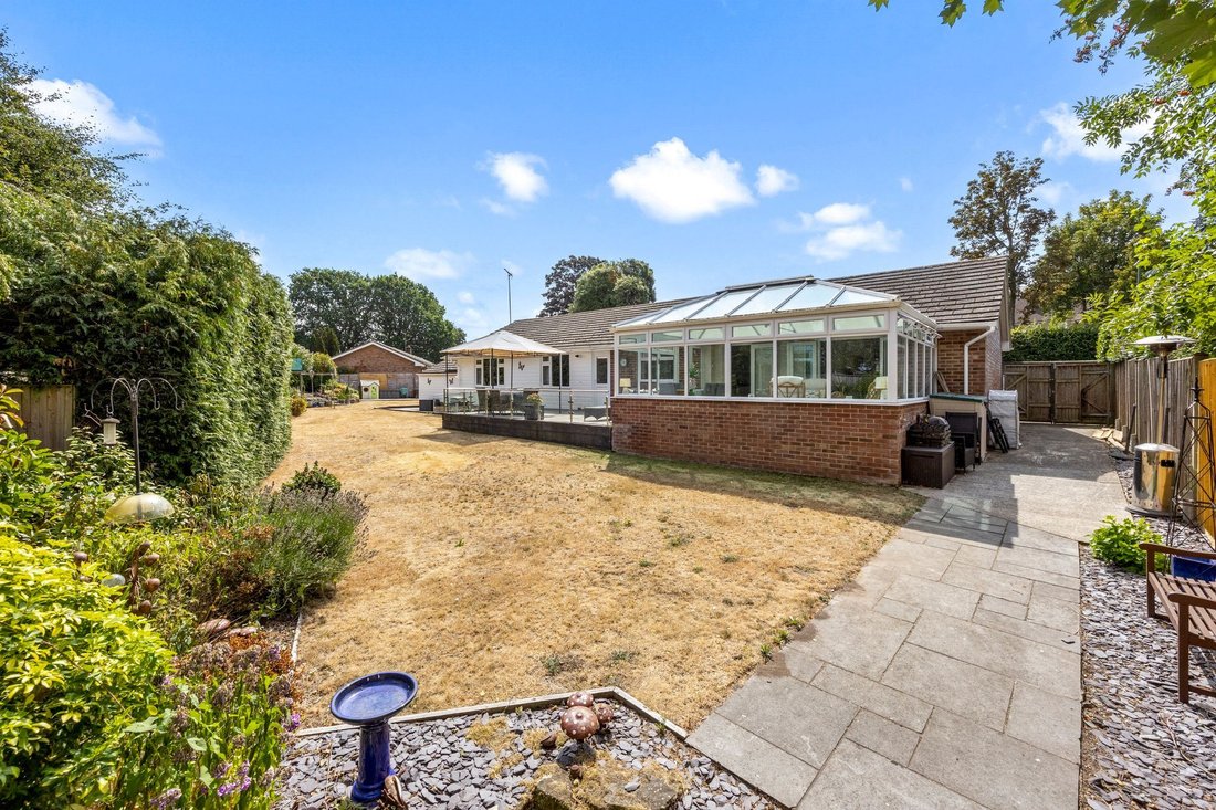 House in Storrington, England 3 - 18400155