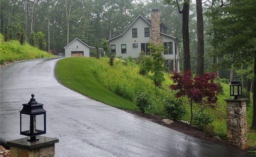 House in Hot Springs, Virginia, United States 1