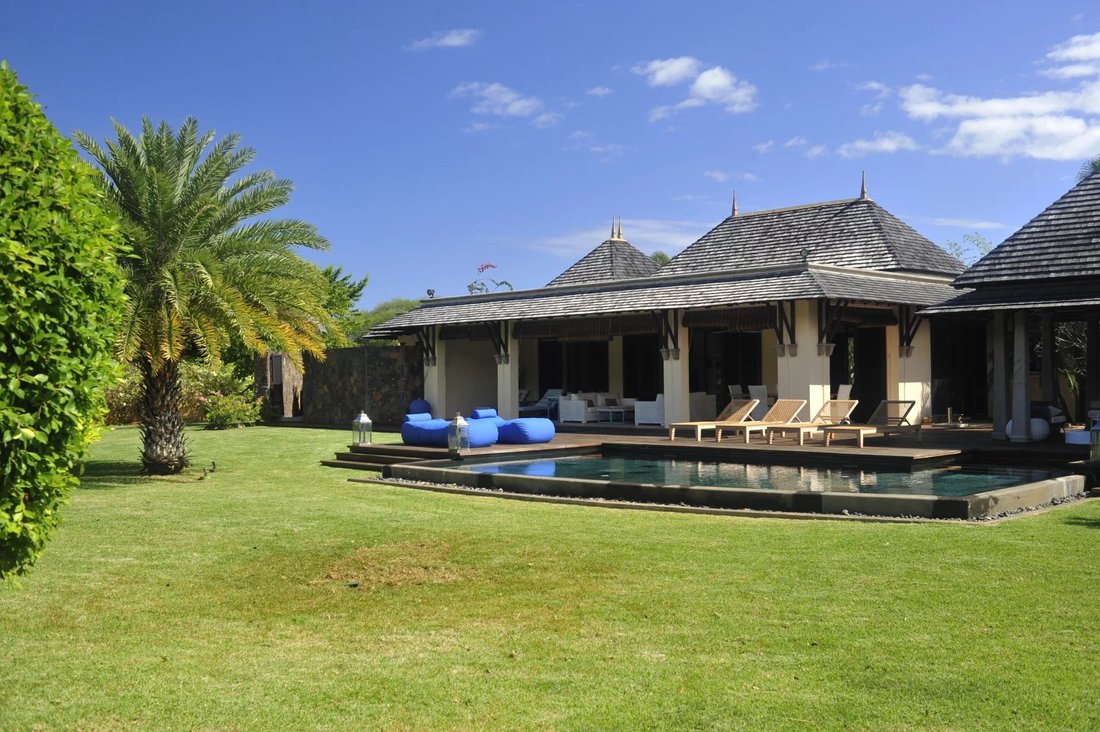 Villa in Tamarin, Rivière Noire District, Mauritius 1 - 18499036