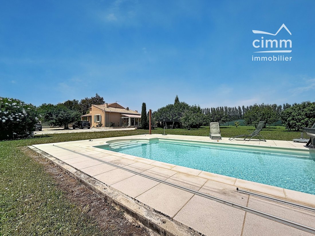 Villa in Centre Ville, Le Thor, France 1 - 18496349