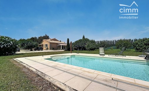 Villa in Centre Ville, Le Thor, France 1