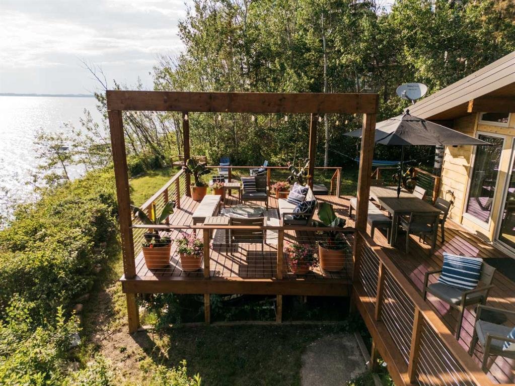 House in Birchcliff, Alberta, Canada 3 - 18504763