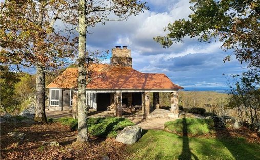 House in Hot Springs, Virginia, United States 1
