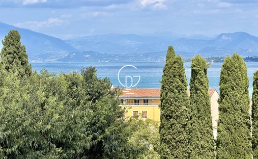Penthouse in Historic Center, Desenzano del Garda, Lombardy 1