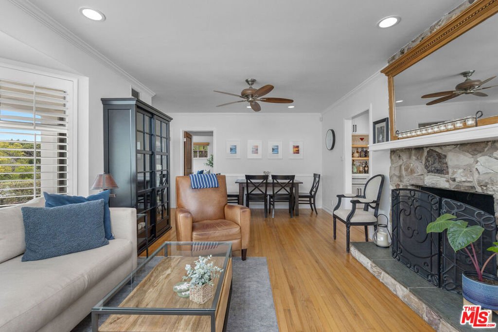 Santa Monica, California, United States 5 - 18501915