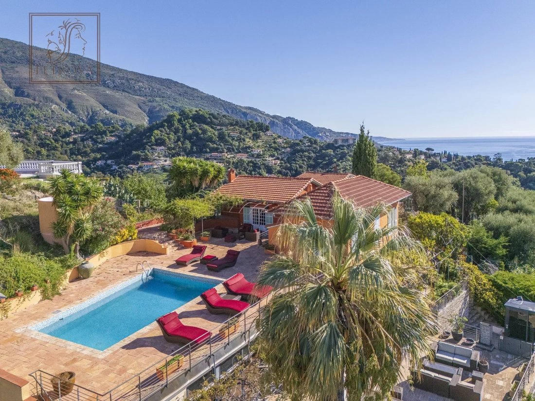 Villa in Menton, Provence-Alpes-Côte d'Azur, France 5 - 17436452