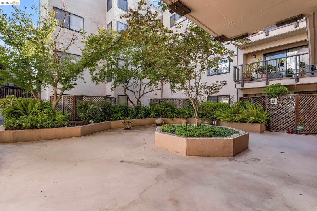 Condo in Oakland, California, United States 5 - 18501381
