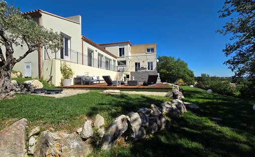 Villa in Ouest, Rochefort-du-Gard, France 1