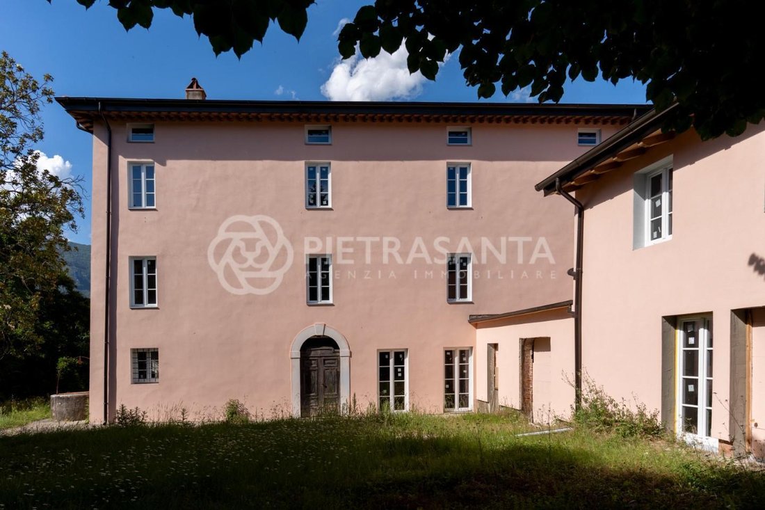 Villa in Camaiore, Tuscany, Italy 1 - 18251385