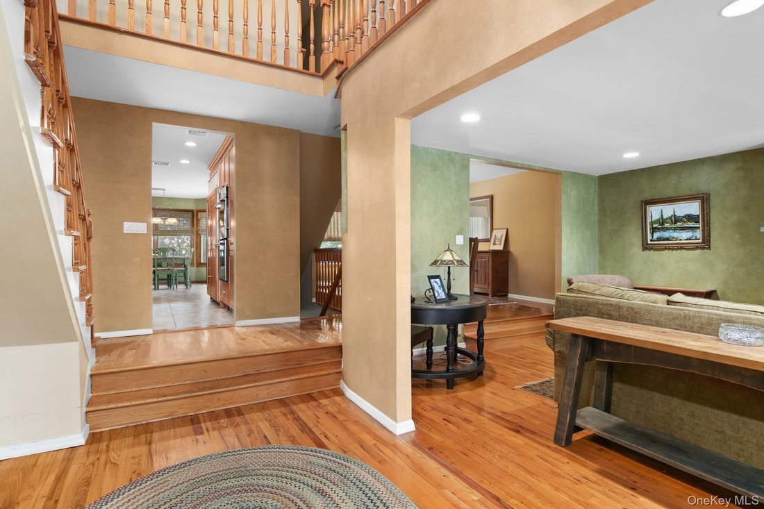 House in Bellmore, New York, United States 3 - 18500747