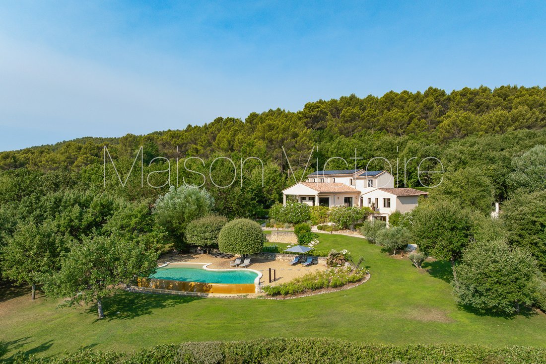 House in Saint-Saturnin-lès-Apt, Provence-Alpes-Côte d'Azur, France 1 - 18504093