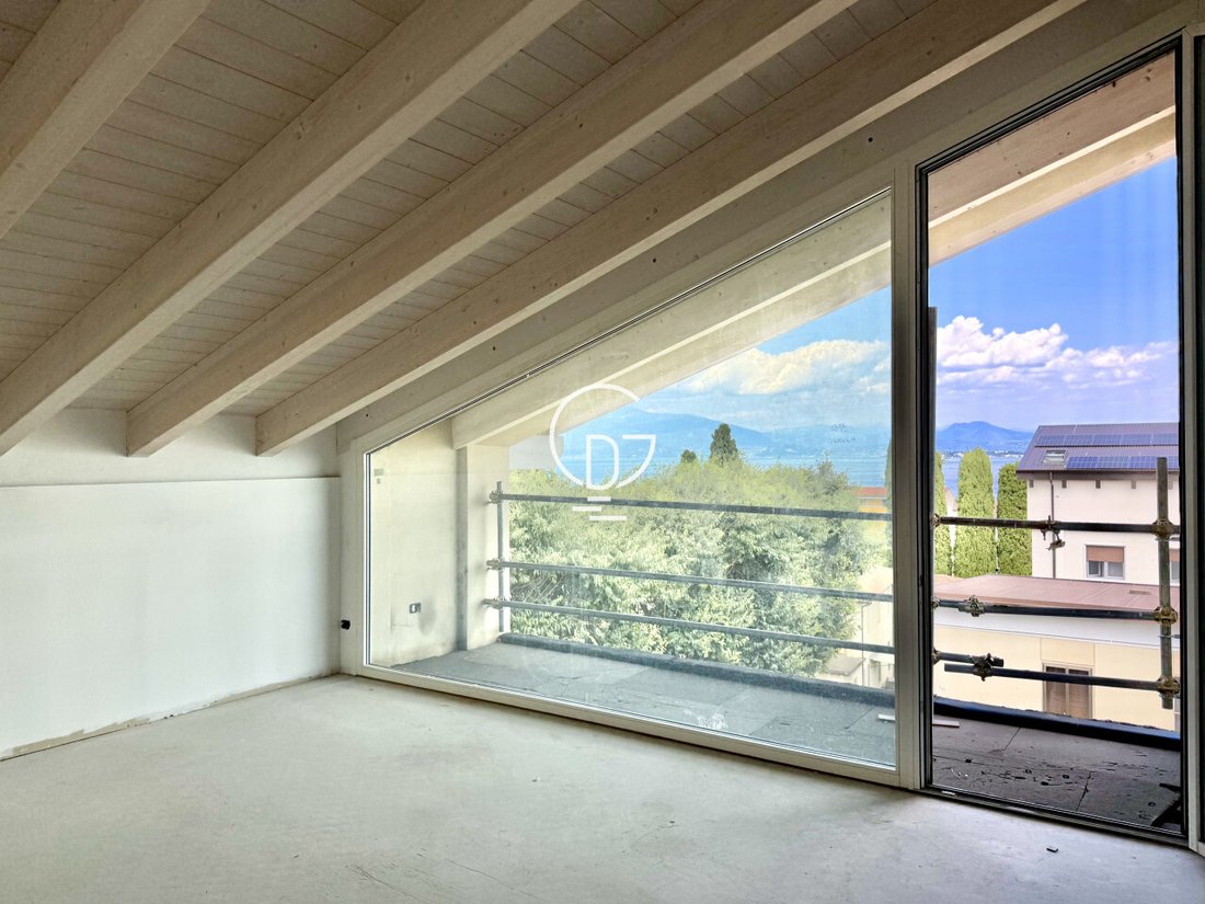 Penthouse in Historic Center, Desenzano del Garda, Lombardy 3 - 18504187
