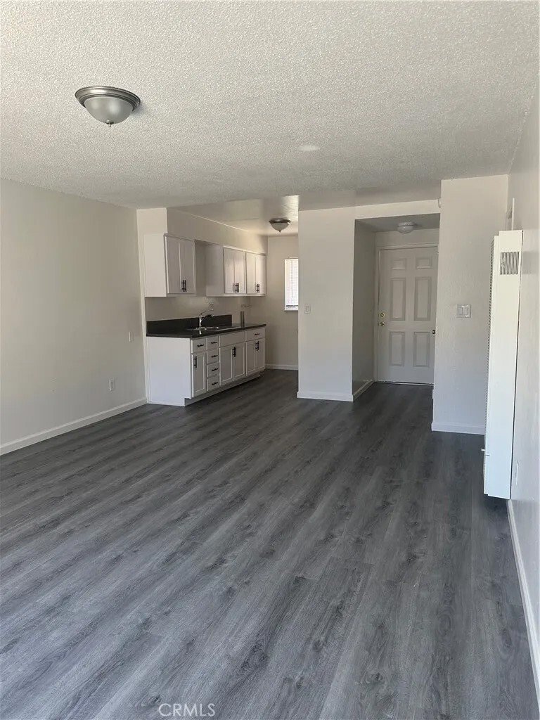 Santa Ana, California, United States 5 - 18499216