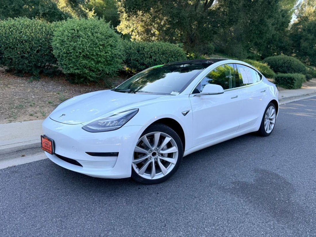 Sedan in Newbury Park, CA, United States 1 - 18275906