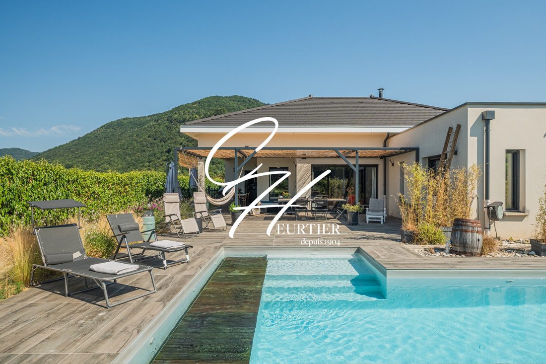 Villa in Saint-Aupre, Auvergne-Rhône-Alpes, France 1 - 18505077