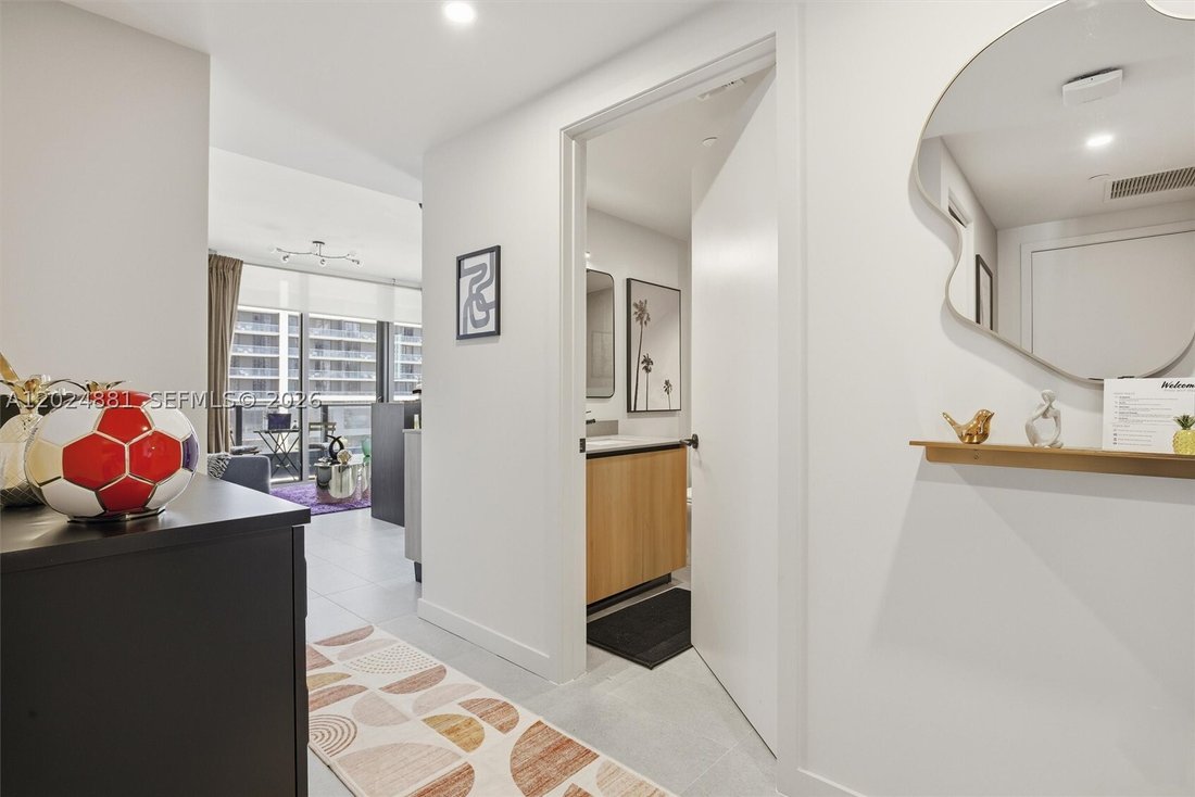 Condo in Miami, Florida, United States 5 - 18001704
