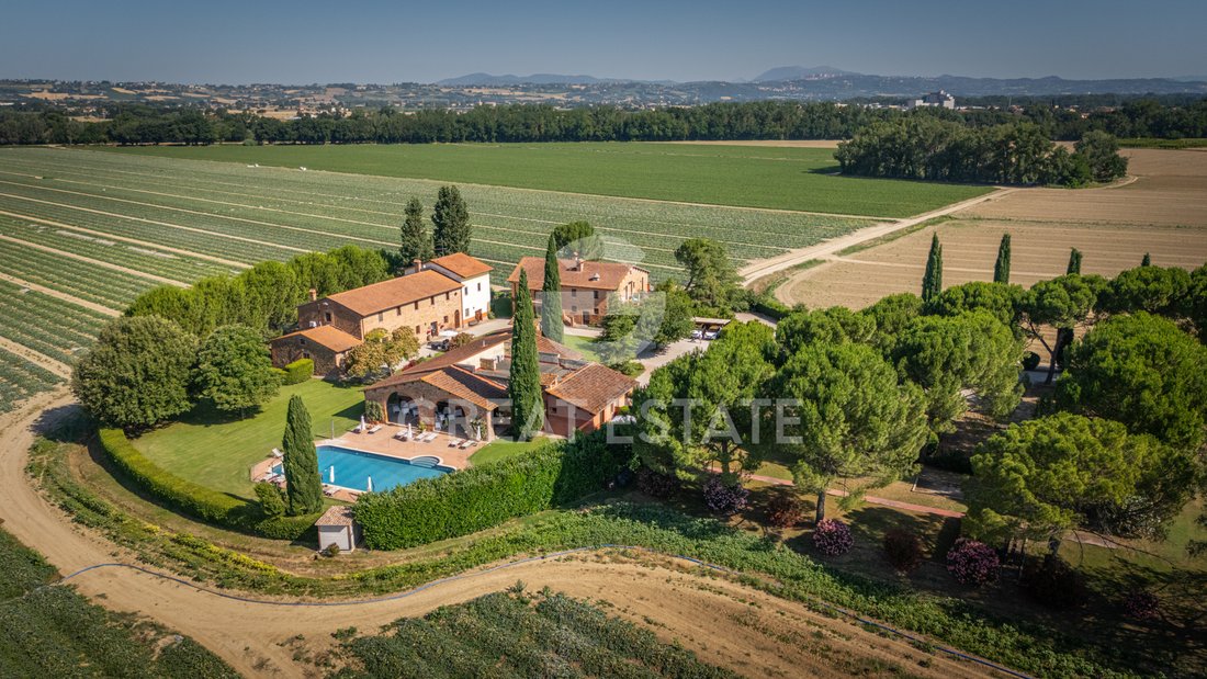 Estate in Deruta, Umbria, Italy 1 - 12481883