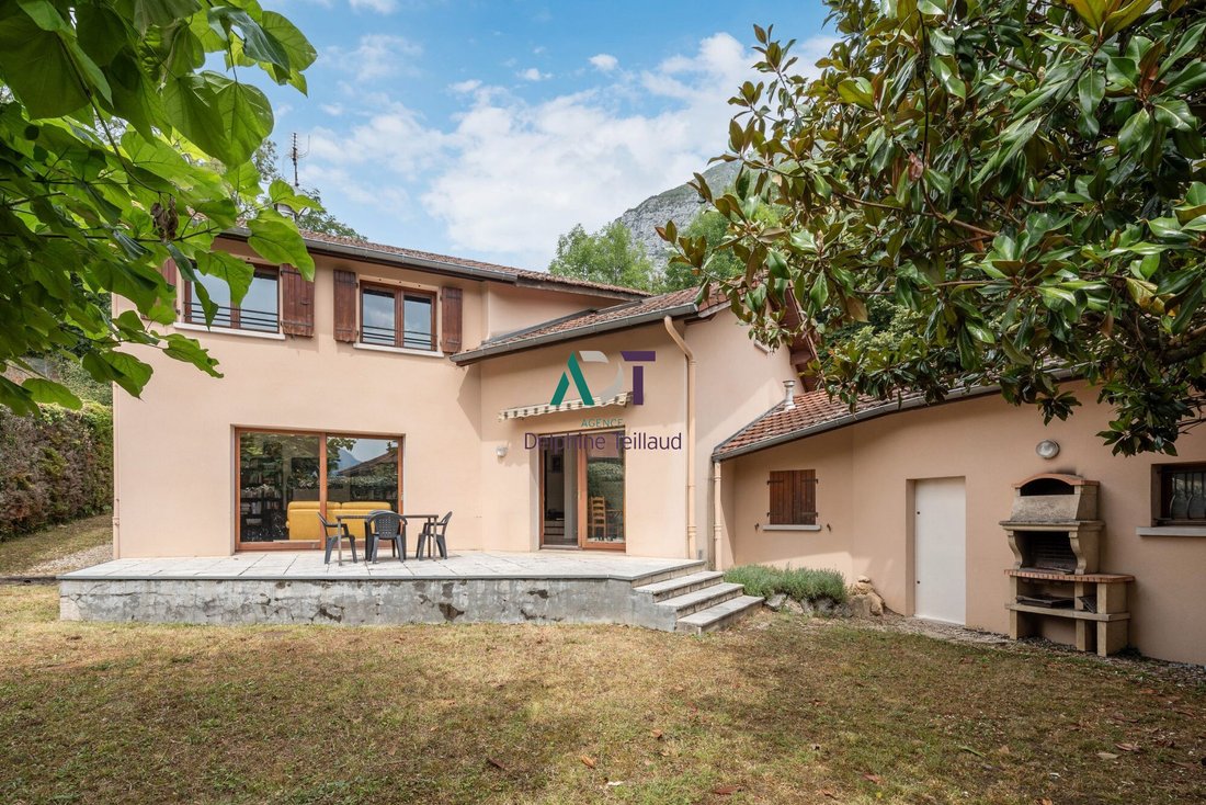 House in Barnave-Saint Robert, Saint-Egreve, France 1 - 18505025