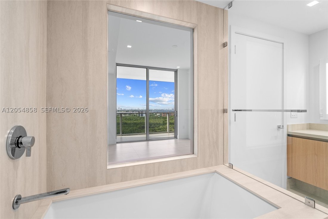 Condo in North Miami Beach, Florida, United States 3 - 18503150