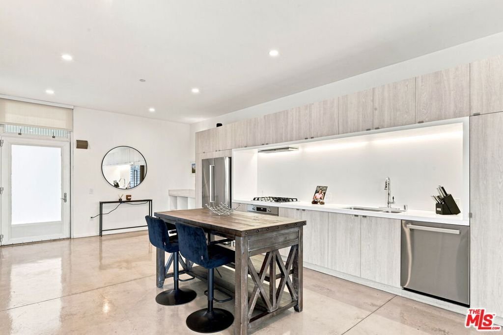 Condo in Los Angeles, California, United States 5 - 18501924