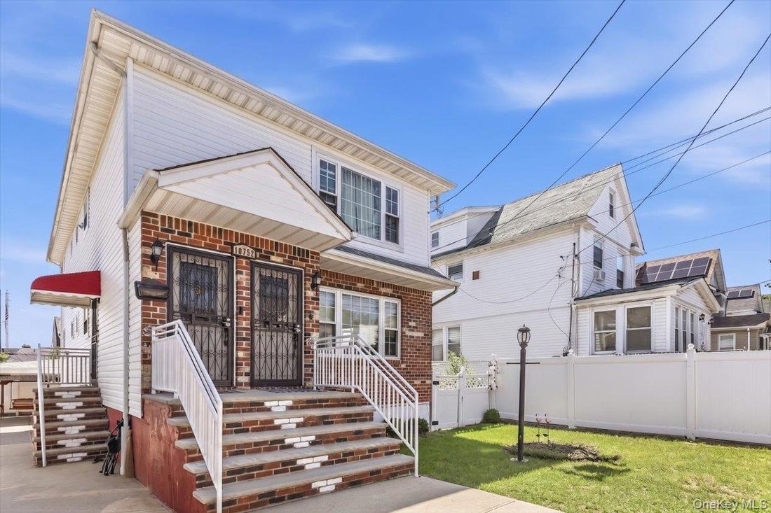 House in New York, New York, United States 1 - 18499393