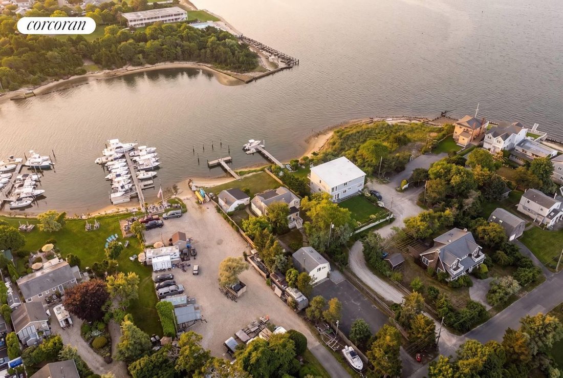 Hampton Bays, New York, United States 1 - 18489615