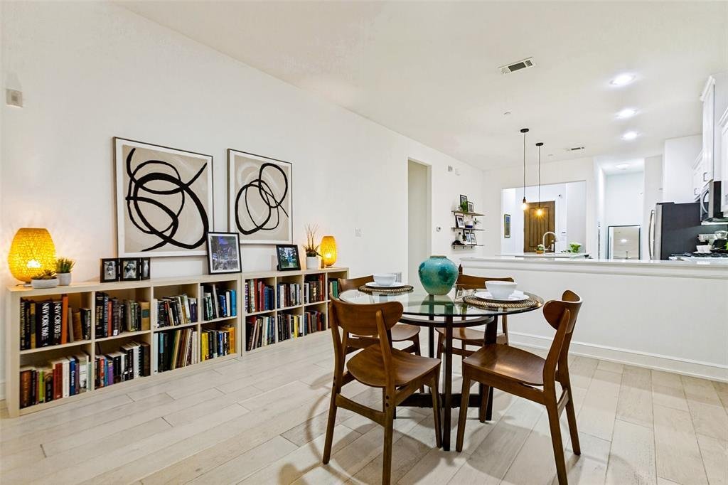 Condo in Addison, Texas, United States 4 - 18500325