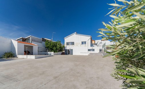 Villa in Almargem do Bispo, Lisbon, Portugal 1