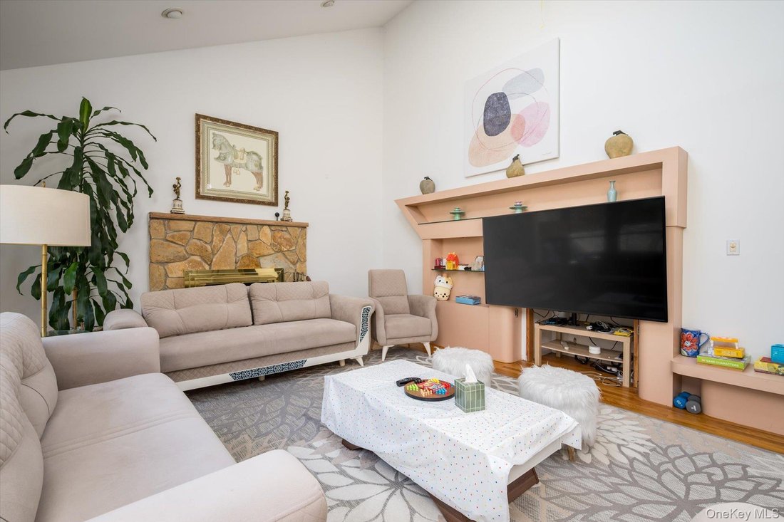 House in Syosset, New York, United States 4 - 18134050