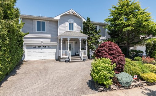 House in Bellmore, New York, United States 1