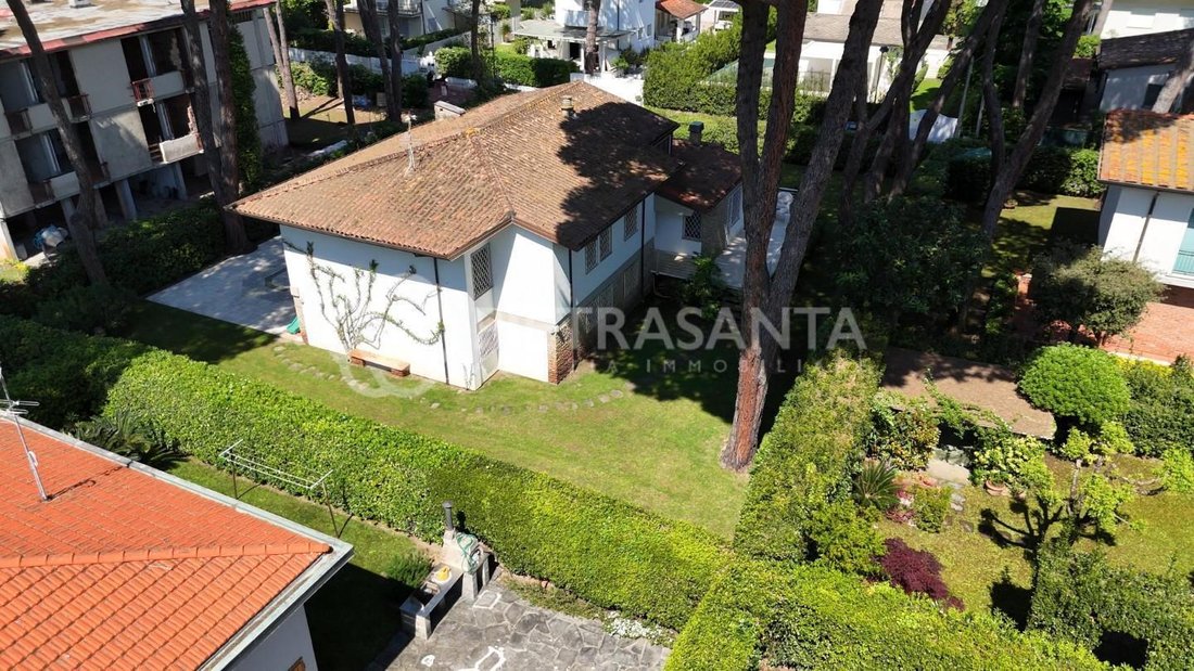 Villa in Camaiore, Tuscany, Italy 2 - 18251275