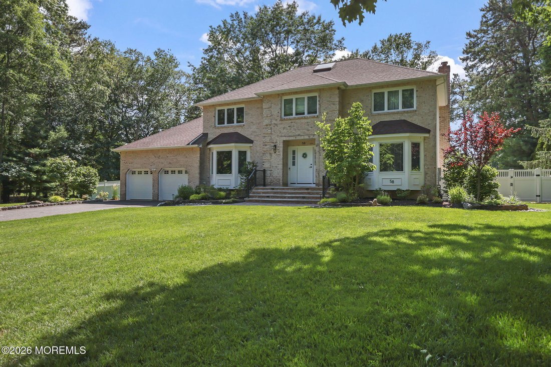 House in Manalapan Township, New Jersey, United States 3 - 18500539