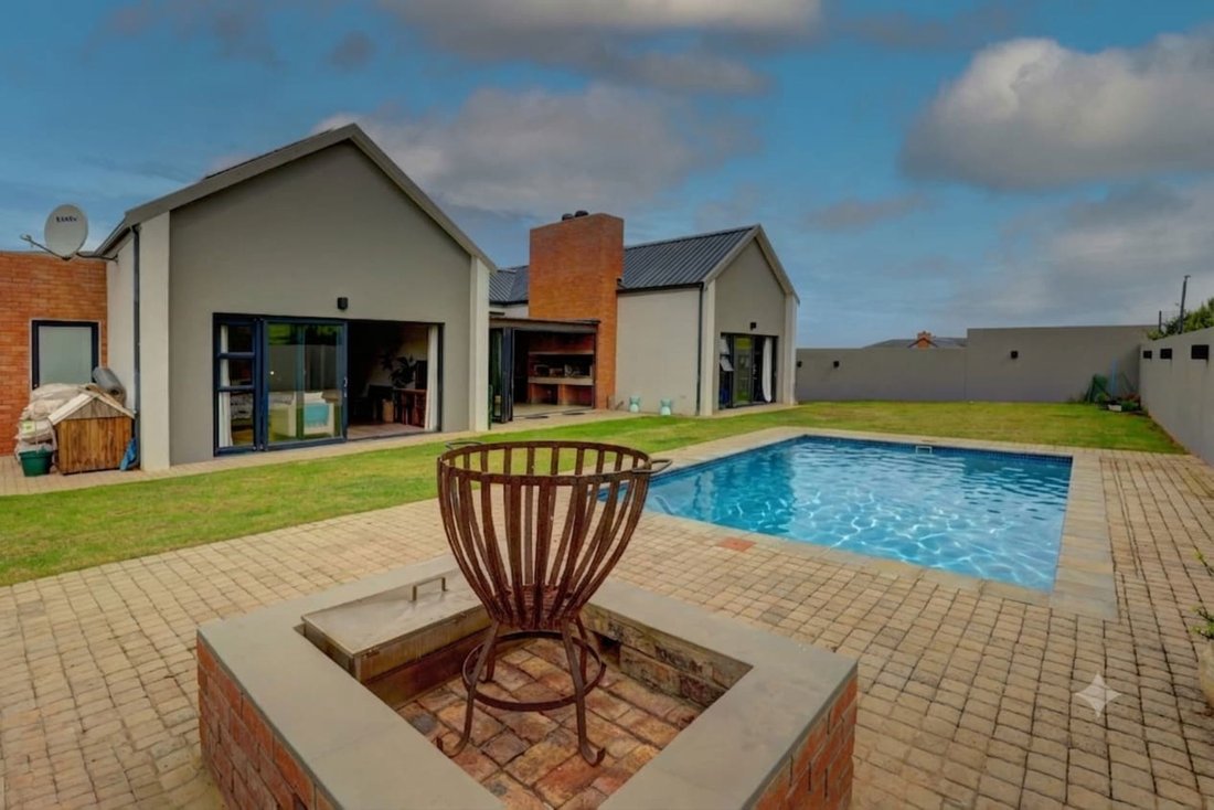 House in Mossel Bay Local Municipality, Western Cape, South Africa 1 - 17612020