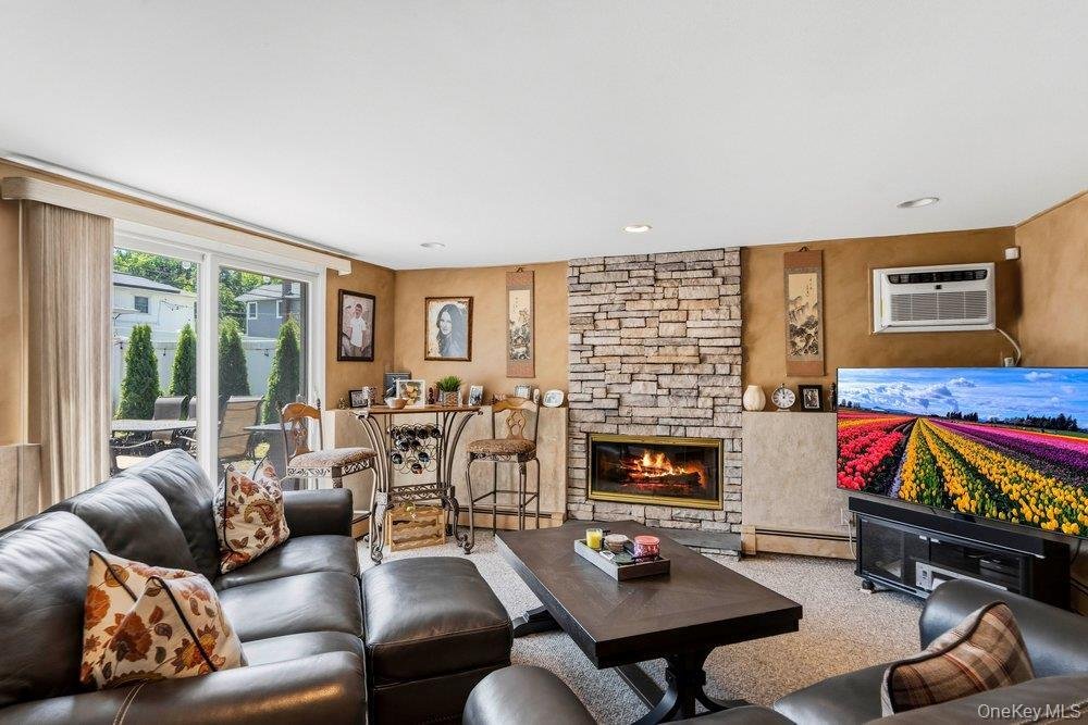House in Plainview, New York, United States 2 - 18500886