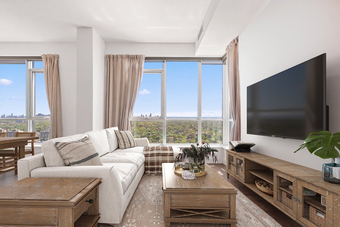Condo in Toronto, Ontario, Canada 1 - 18039905