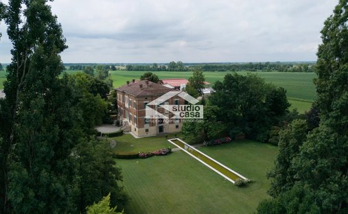 Villa in Salvirola, Lombardy, Italy 1
