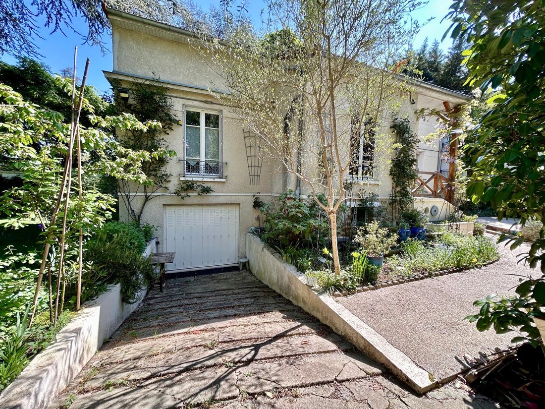 House in Côte Saint Louis, Garches, France 1 - 18502905