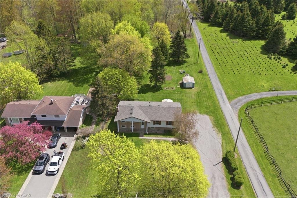 House in Hamilton, Ontario, Canada 3 - 18499734