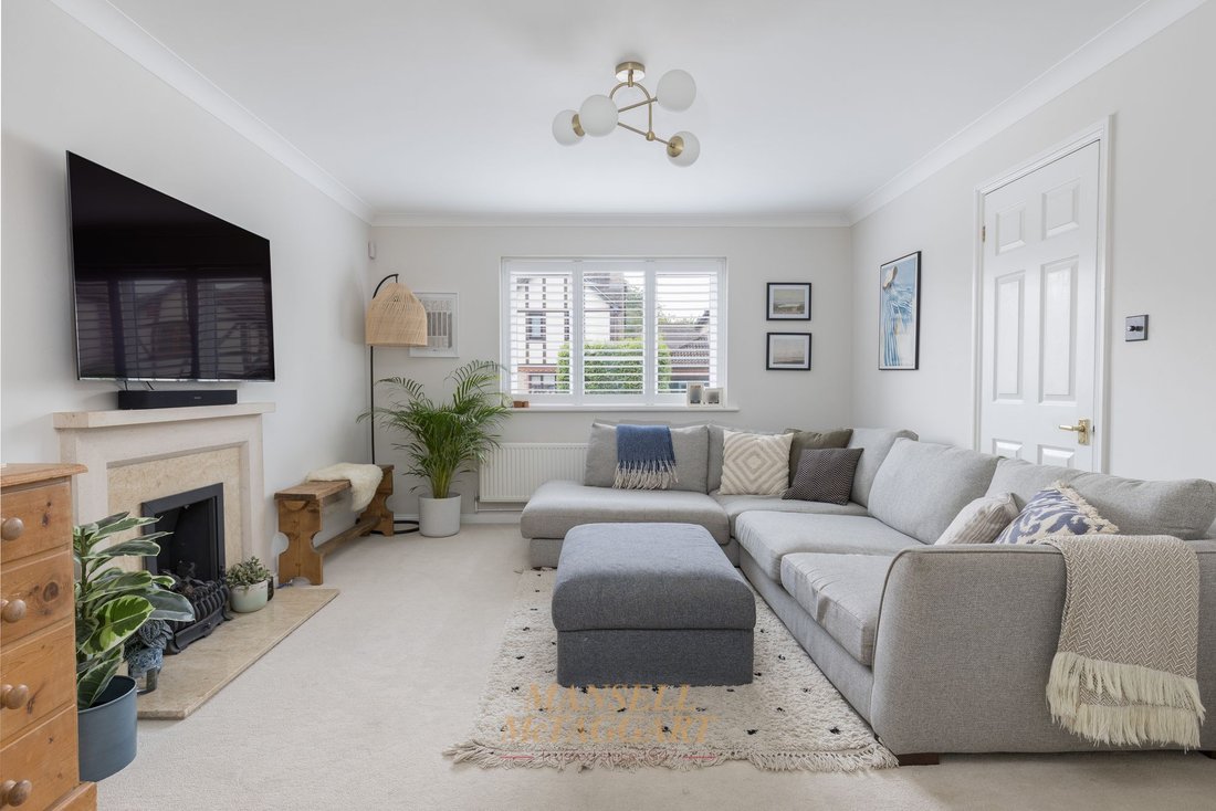 House in Barnwoodworth, Crawley, England 4 - 18500805
