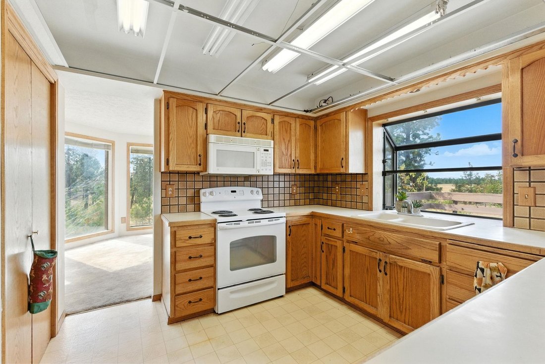 House in Nine Mile Falls, Washington, United States 5 - 18502042