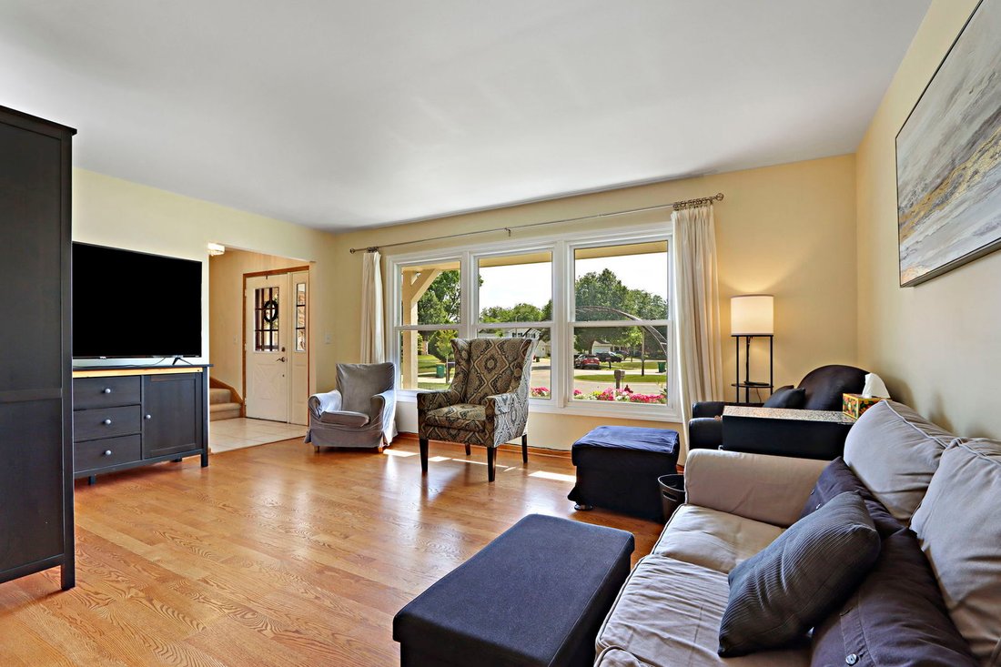 House in Buffalo Grove, Illinois, United States 3 - 18499487