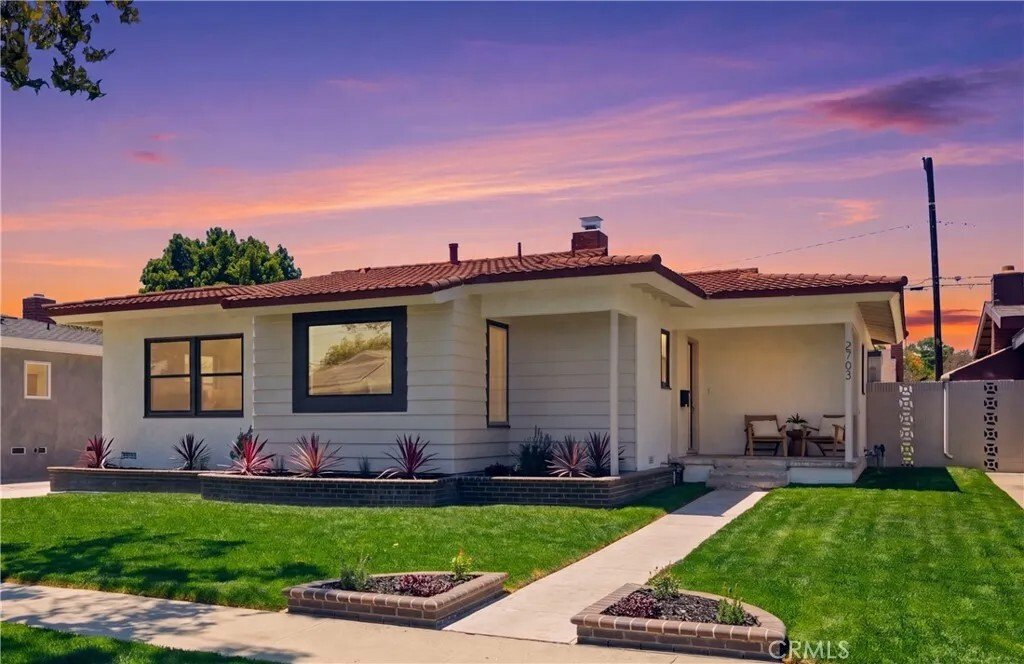 House in Signal Hill, California, United States 1 - 18503044