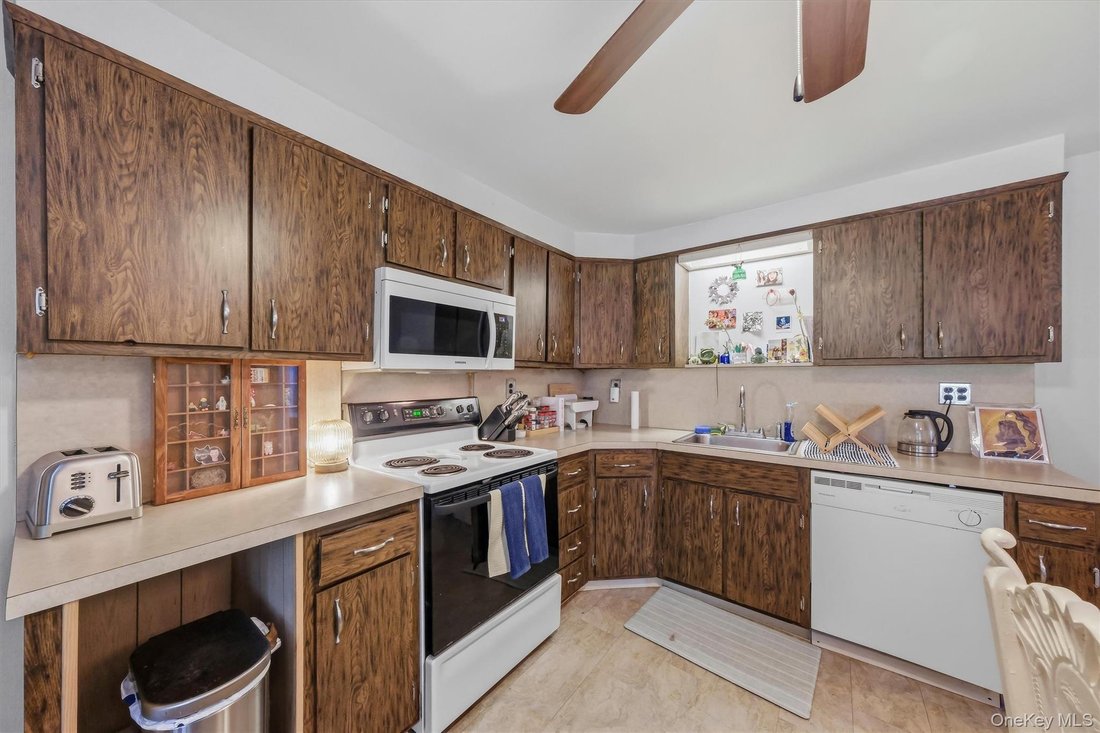 West Park, New York, United States 4 - 18488103
