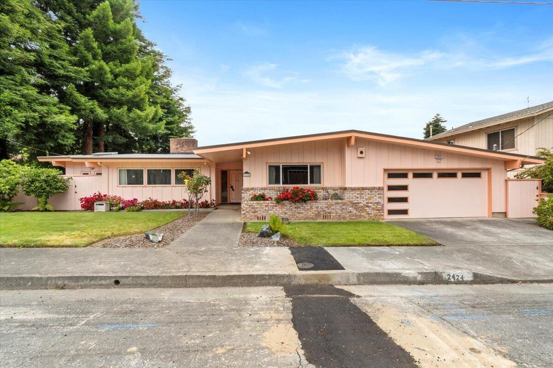 Eureka, California, United States 3 - 18500717