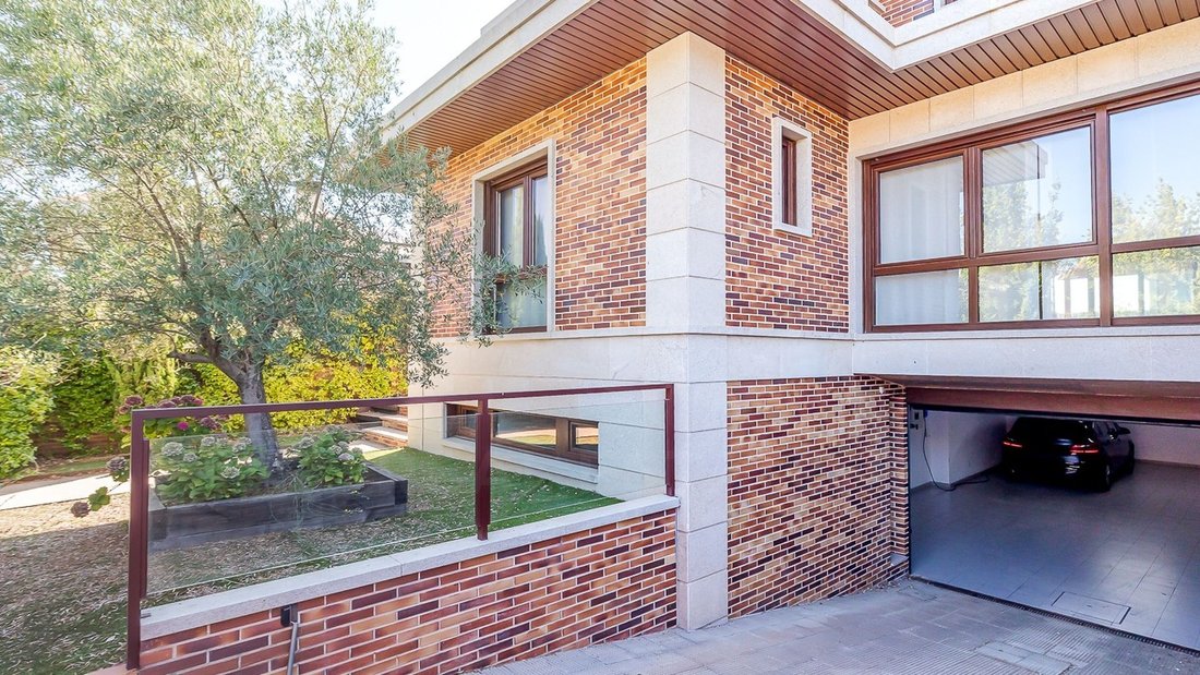 Villa in Majadahonda, Comunidad de Madrid, Spain 1 - 18498443