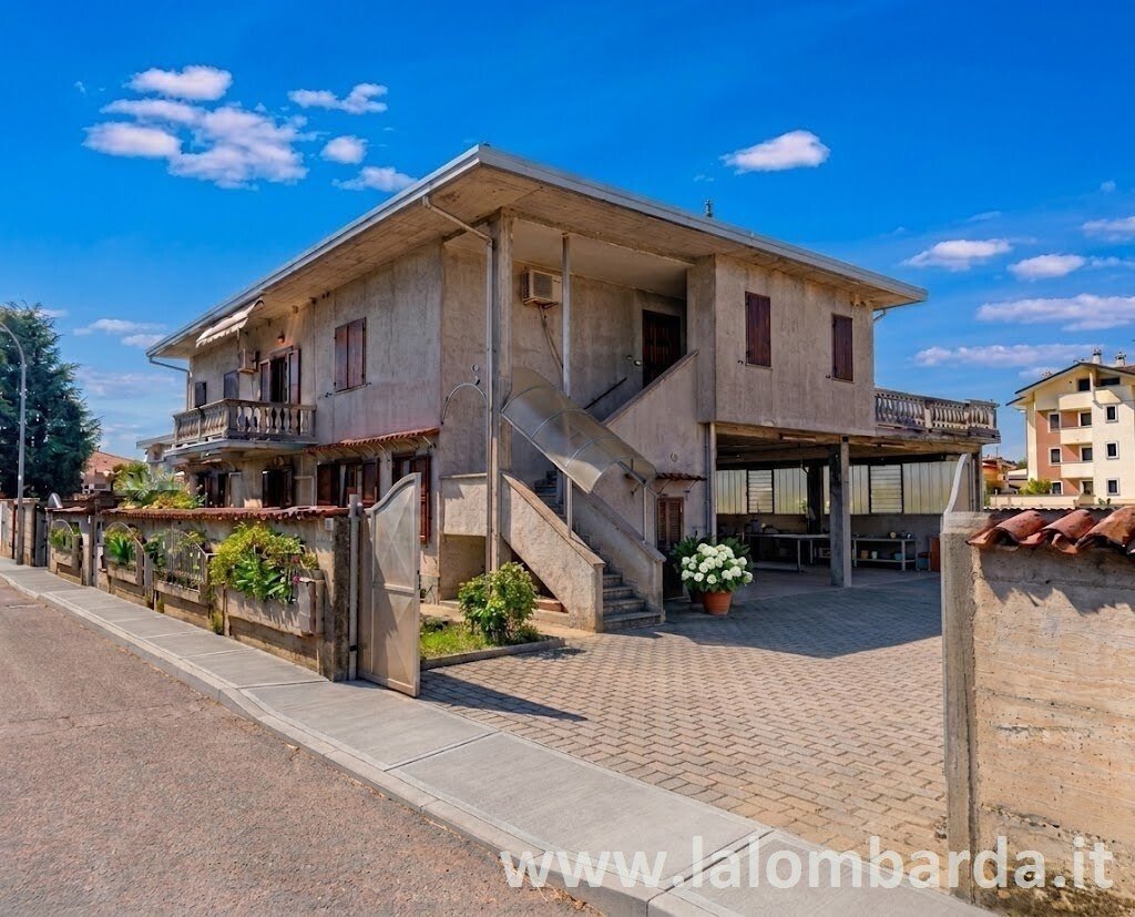 Villa in San Giorgio su Legnano, Lombardy, Italy 2 - 18501702