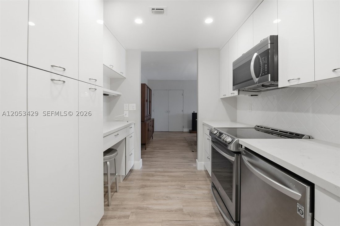 Condo in Miami, Florida, United States 5 - 18499610