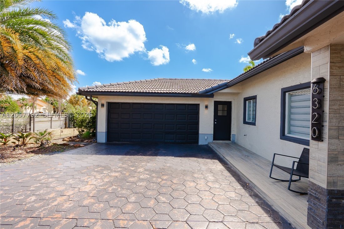 House in Hialeah, Florida, United States 3 - 18499623
